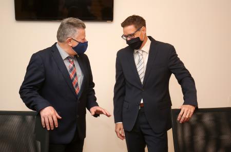 PODPIS POGODBE 02 FOTO LJUBO VUKELIČ